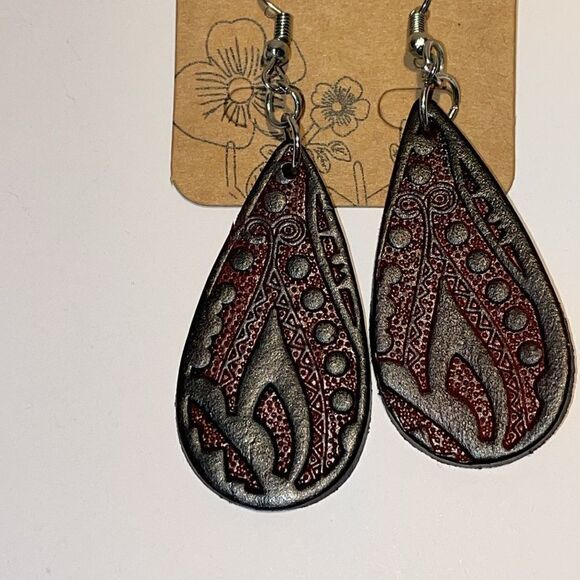 Tear drop leather earrings - Picture 2 of 3
